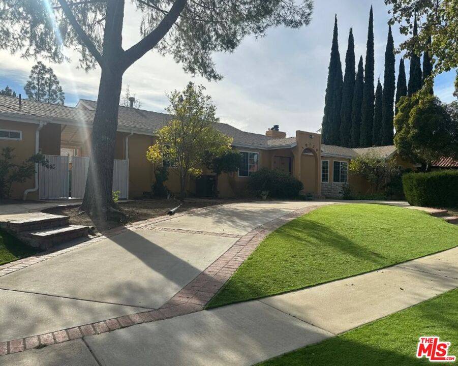 19730 Tuba St, Chatsworth, CA 91311