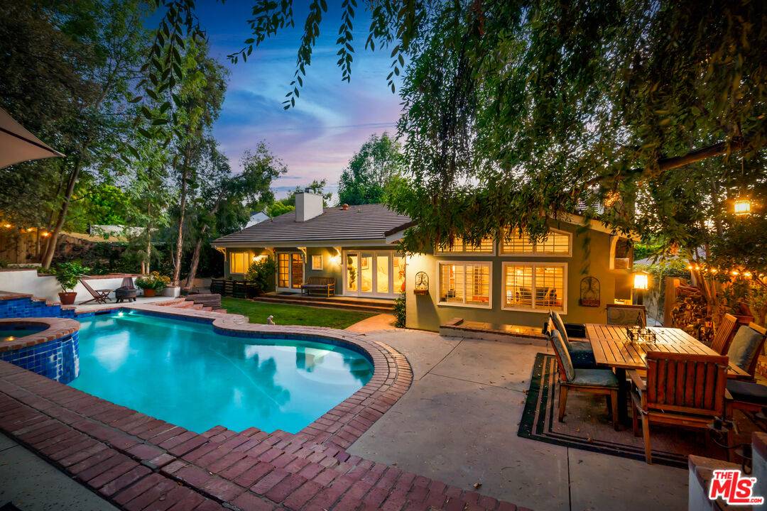 5252 Vanalden Ave, Tarzana, CA 91356