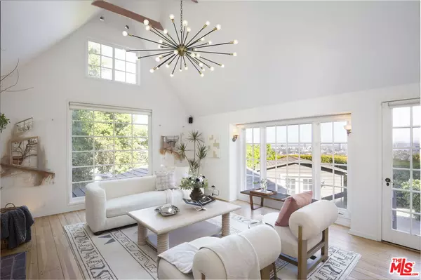 Los Angeles, CA 90069,8266 Hollywood Blvd