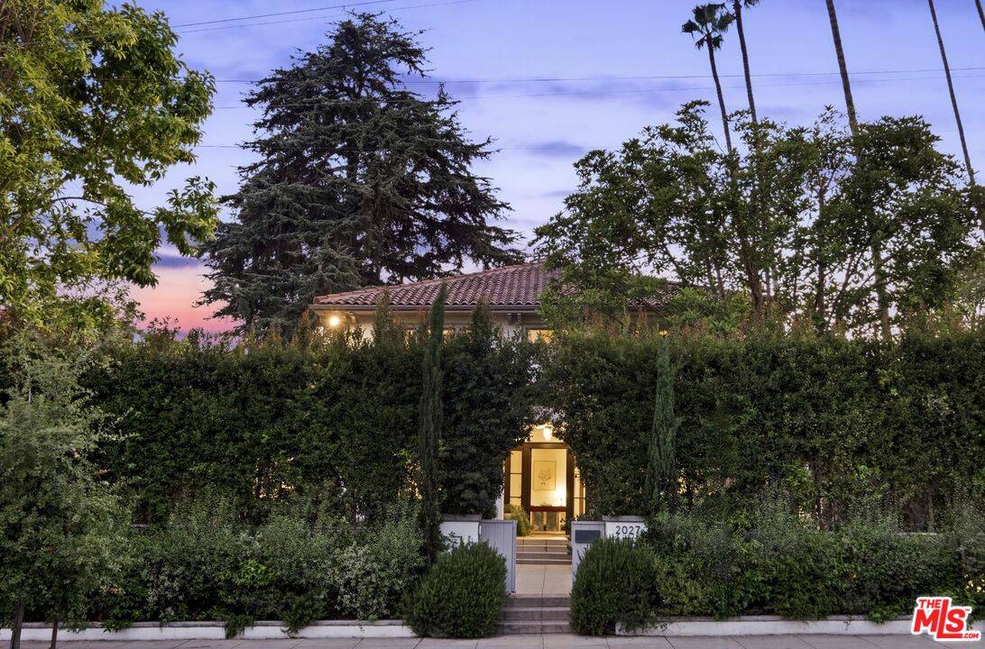 2027 N Canyon Dr, Los Angeles, CA 90068