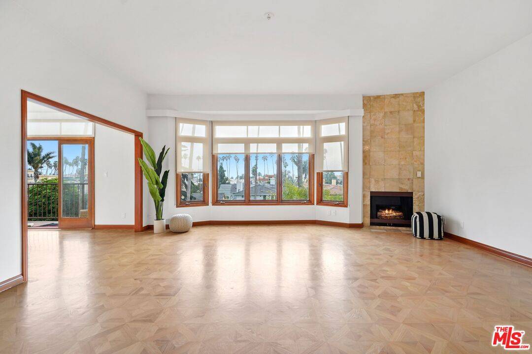 911 5th St #301, Santa Monica, CA 90403