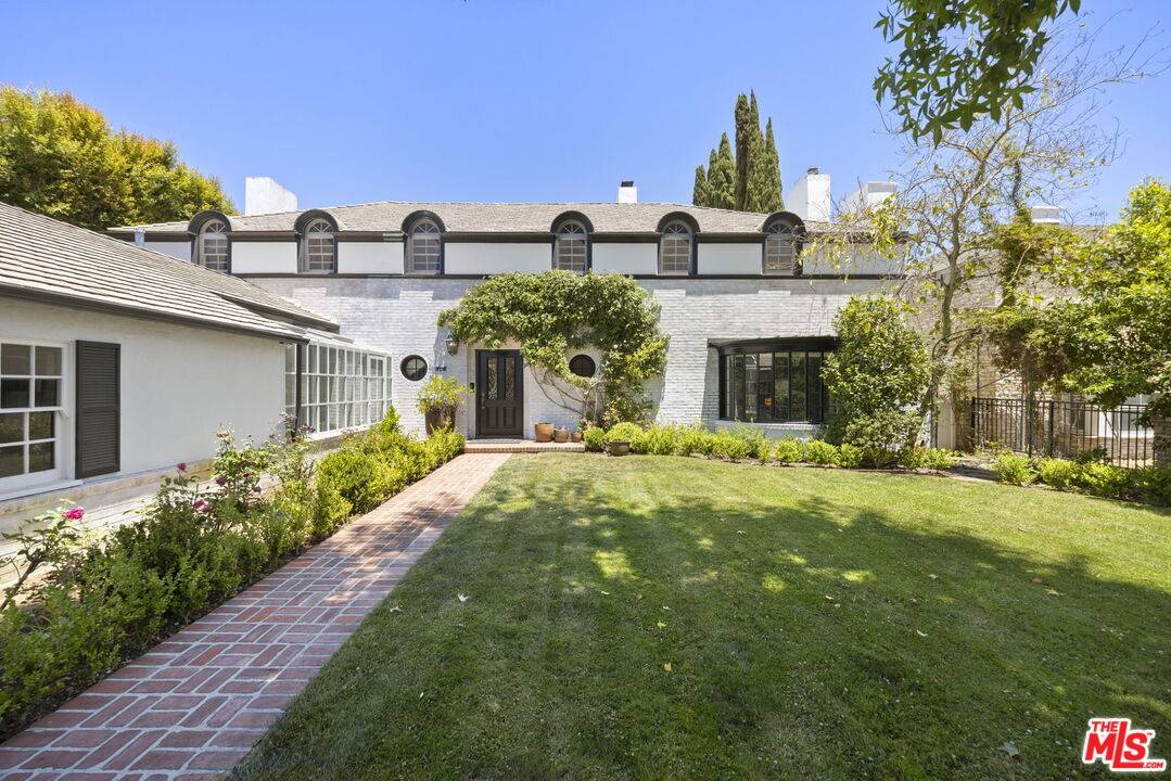 850 Birchwood Dr, Los Angeles, CA 90024