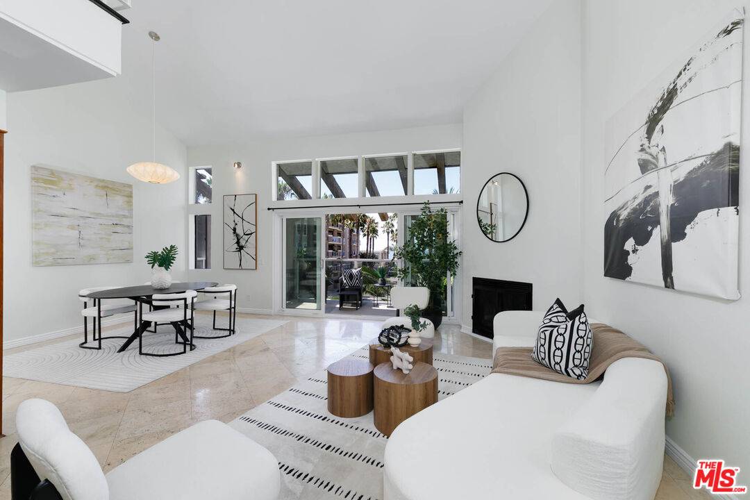 Long Beach, CA 90802,1415 E Ocean Blvd ##202