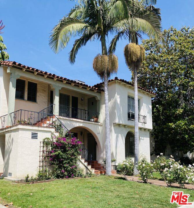 915 S Holt Ave, Los Angeles, CA 90035