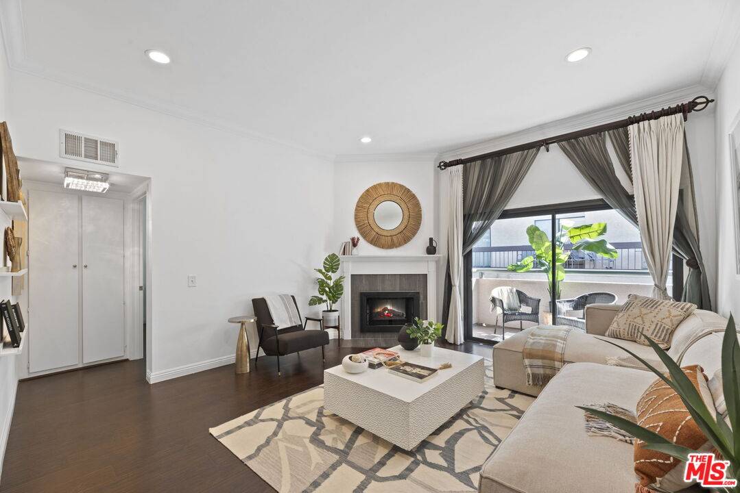 Playa Del Rey, CA 90293,8300 Manitoba St #234