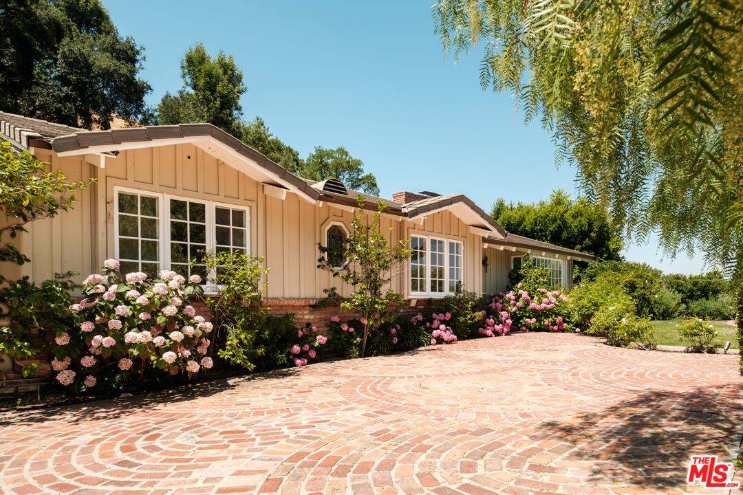 9430 Eden Dr, Beverly Hills, CA 90210