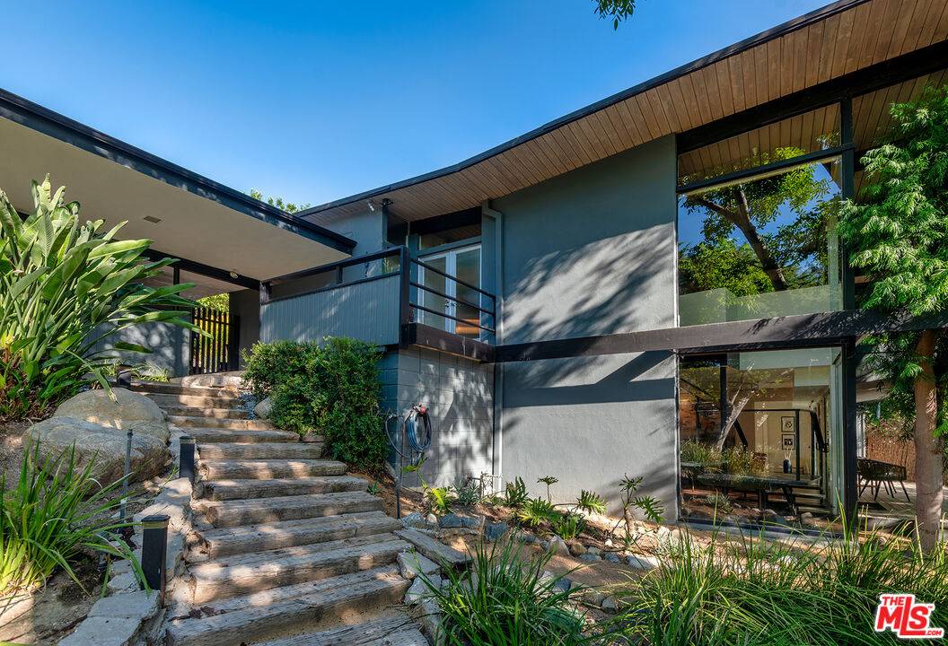 Woodland Hills, CA 91364,4944 Hood Dr