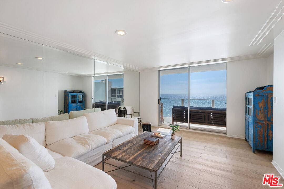 Malibu, CA 90265,22548 Pacific Coast Hwy #403