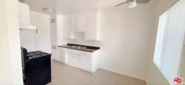 Los Angeles, CA 90006,1034 S Ardmore Ave