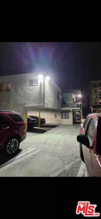 Los Angeles, CA 90006,1034 S Ardmore Ave