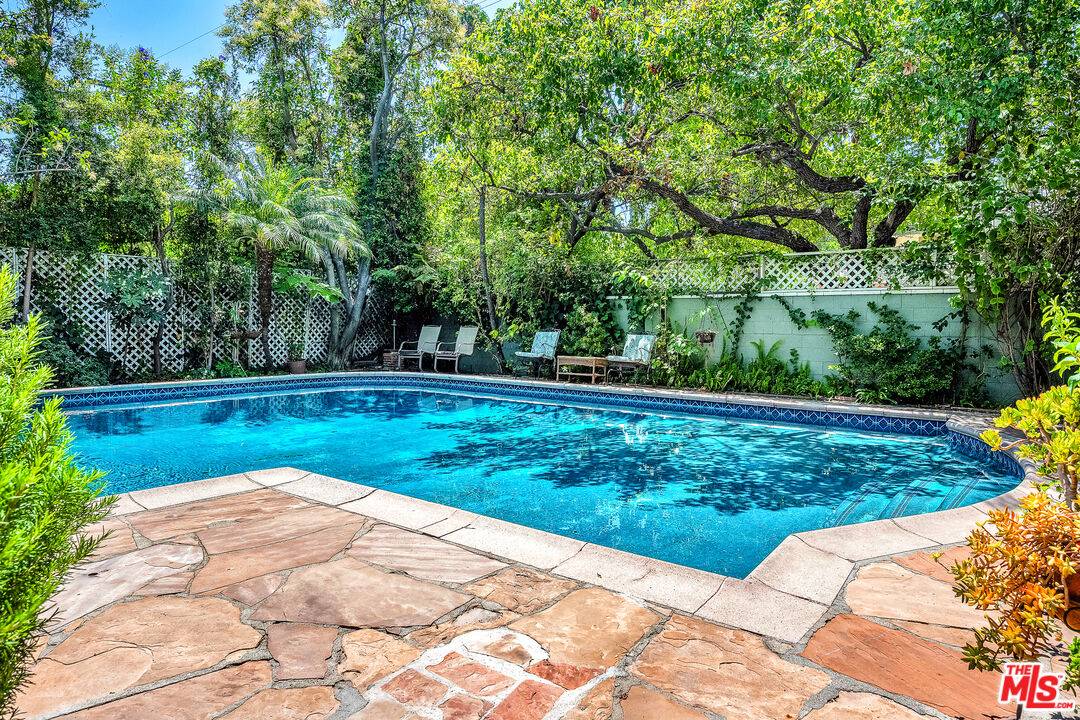 Valley Village, CA 91607,12144 Blix St
