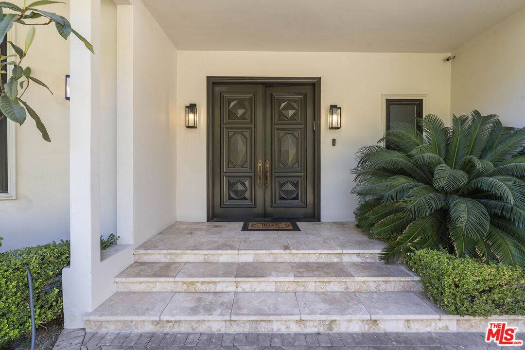 Beverly Hills, CA 90210,1845 Loma Vista Dr
