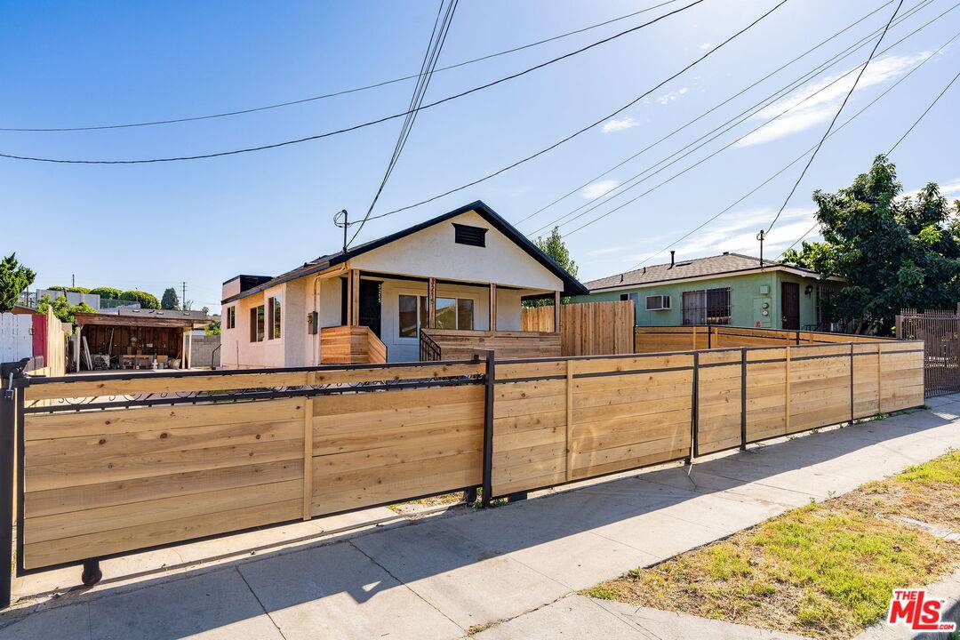 Los Angeles, CA 90063,3215 Winter St