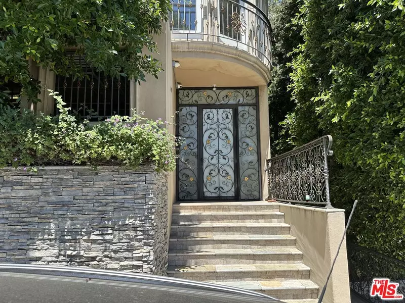 3401 Barham Blvd #3, Los Angeles, CA 90068