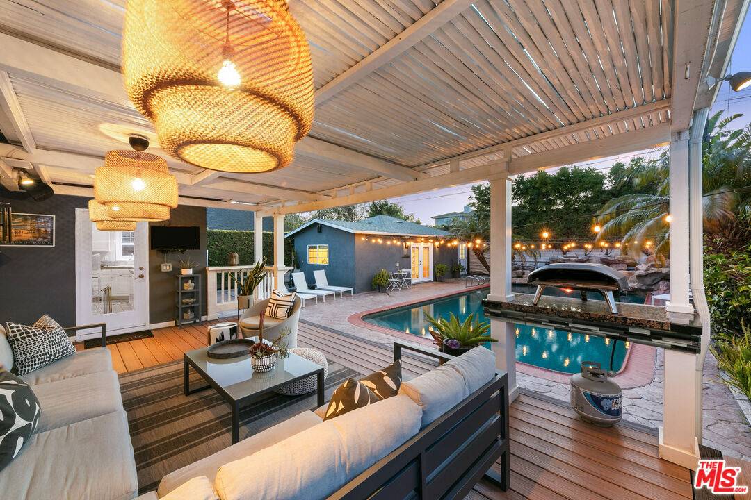 7401 El Manor Ave, Los Angeles, CA 90045