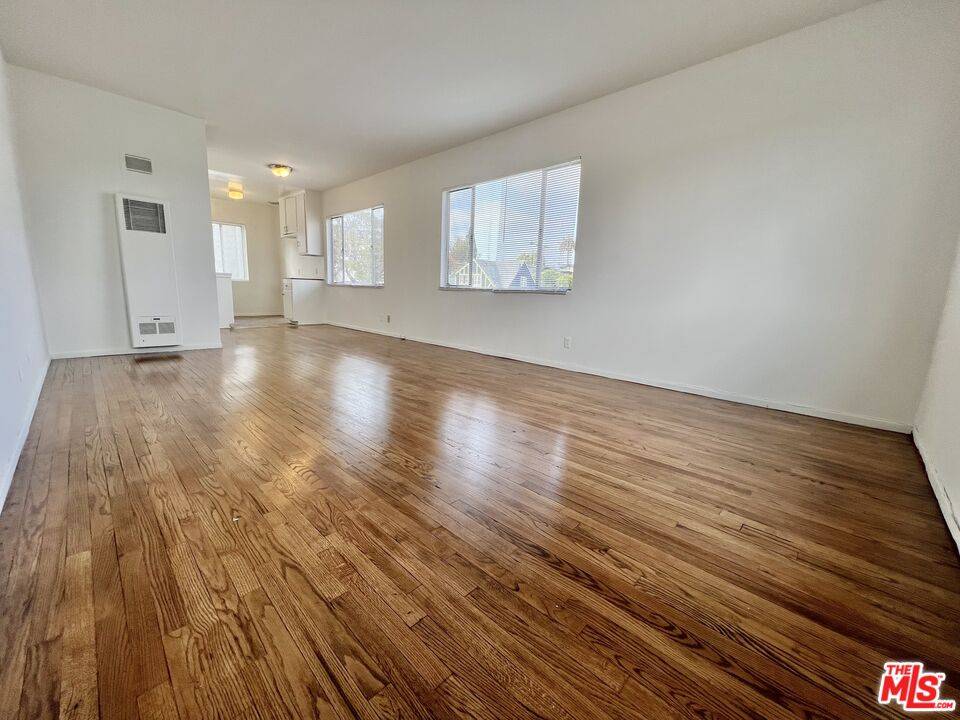Los Angeles, CA 90034,10303 Palms Blvd #5