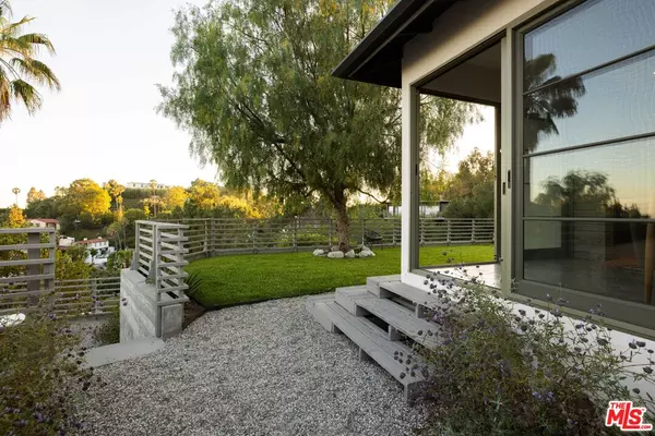 Los Angeles, CA 90068,5514 Ridge Oak Dr