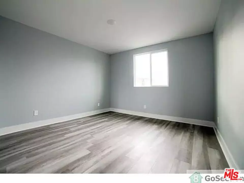 Los Angeles, CA 90061,11164 S Figueroa St
