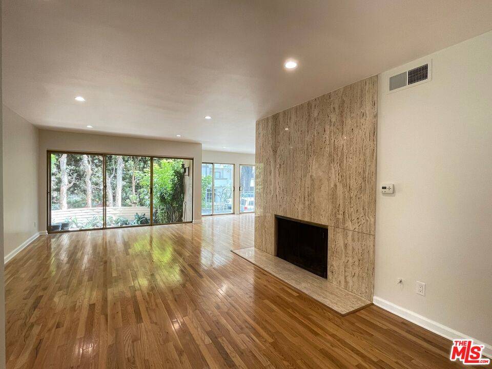 Los Angeles, CA 90049,11645 Mayfield Ave #1