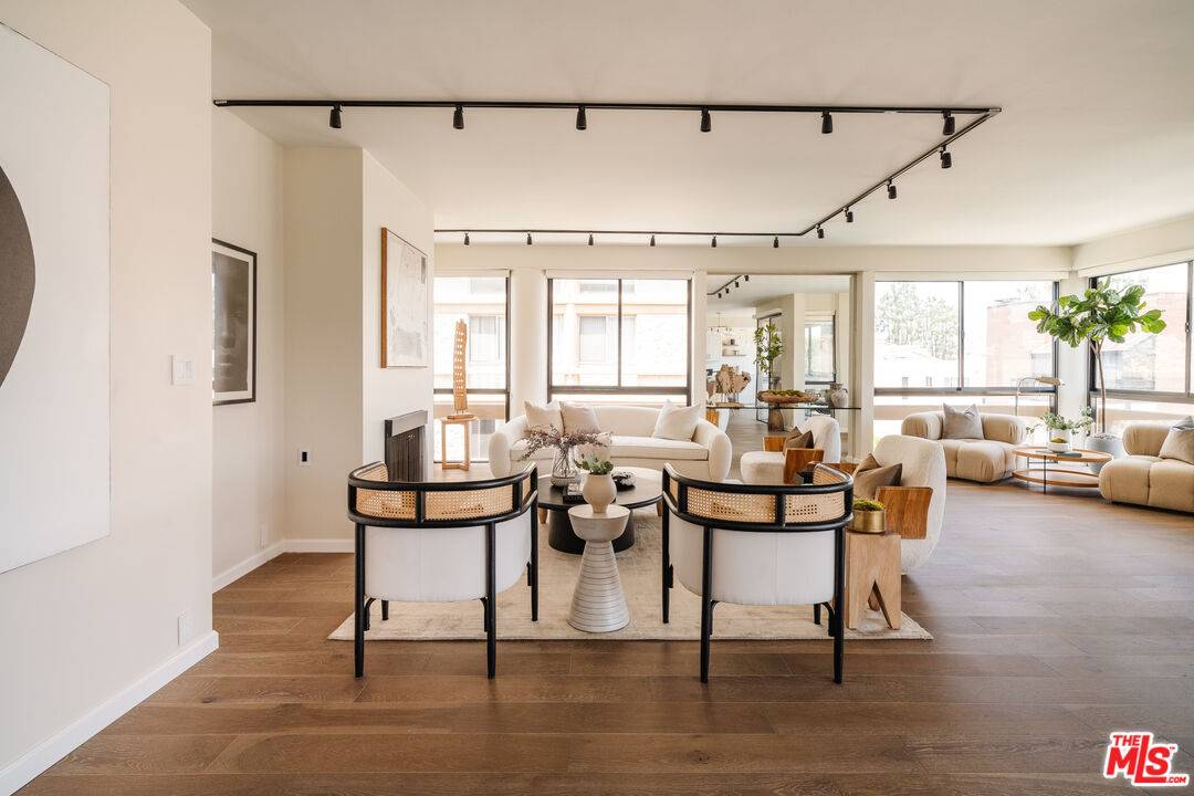 Beverly Hills, CA 90210,318 N Maple Dr #408