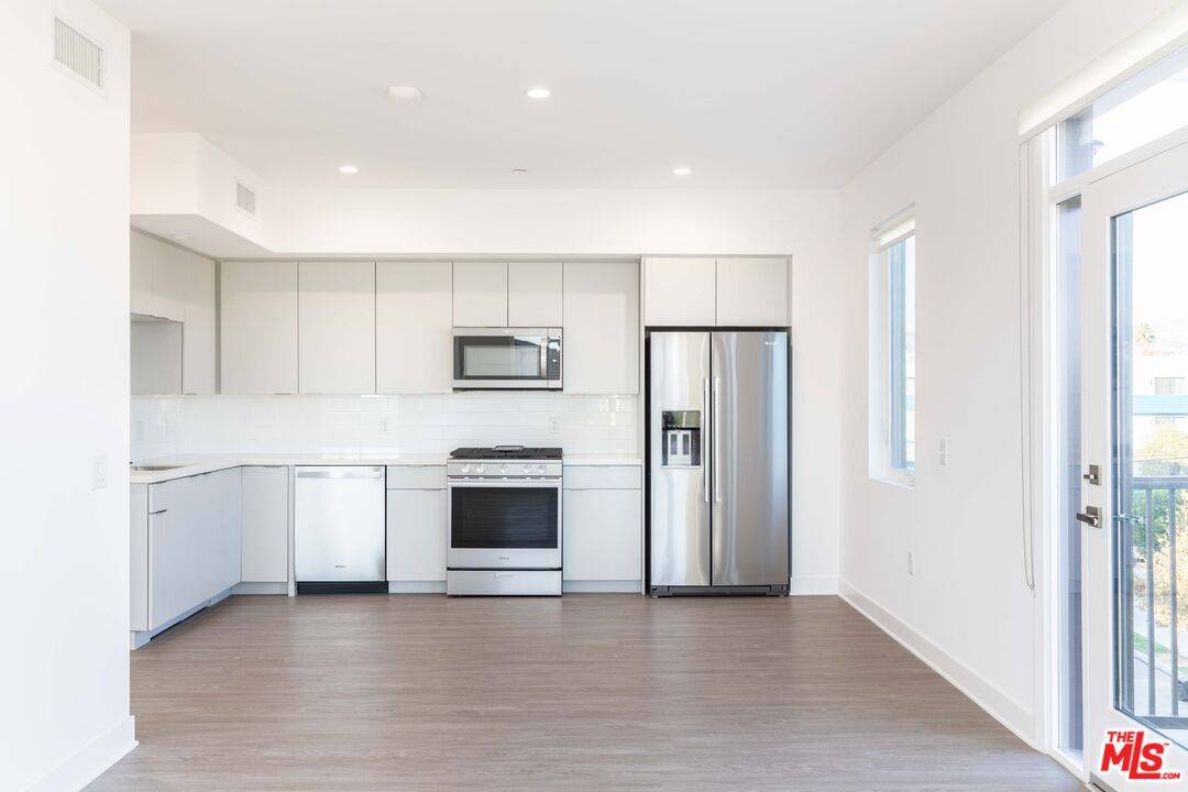 843 Wilcox Ave #401, Los Angeles, CA 90038