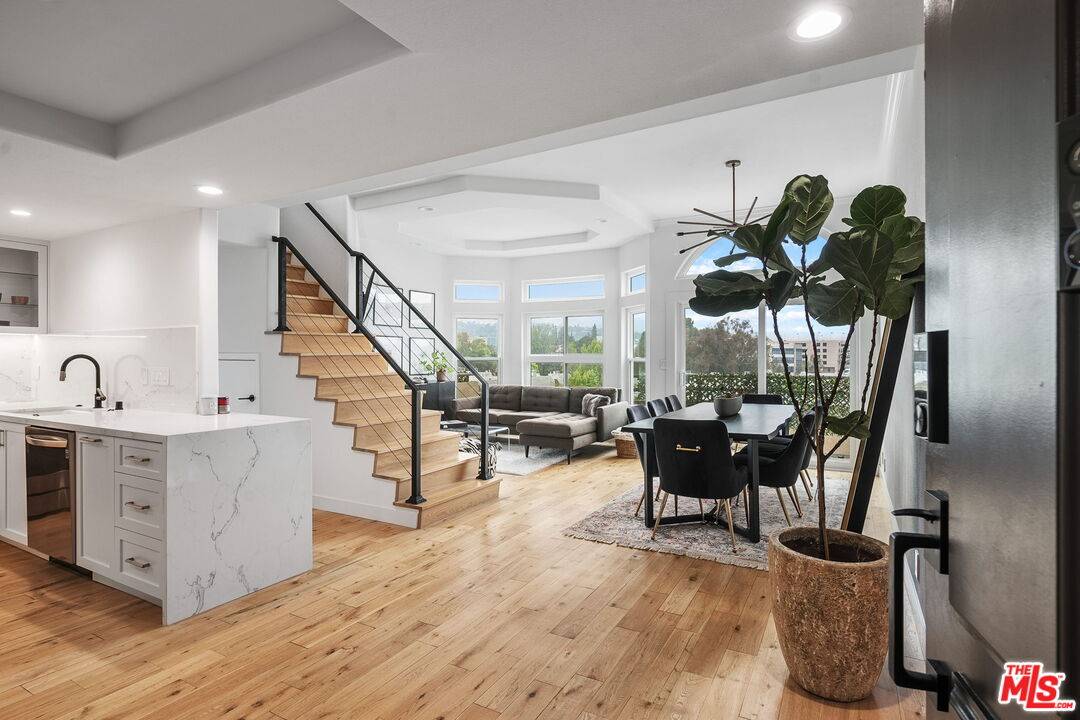 4230 Colfax Ave #301, Studio City, CA 91604