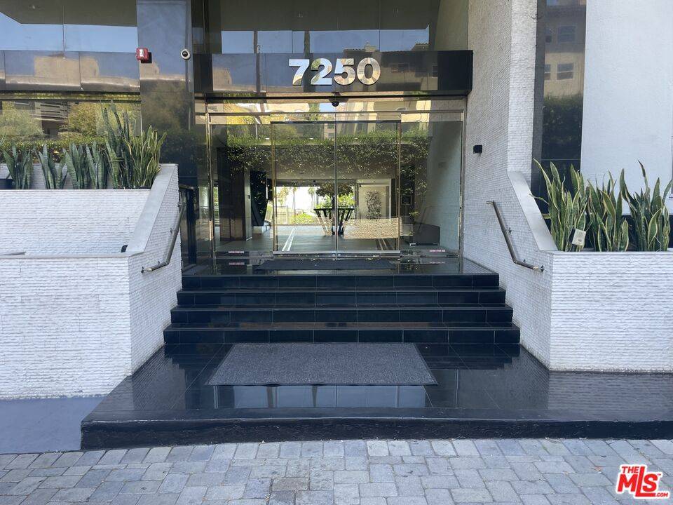 7250 Franklin Ave #903, Los Angeles, CA 90046