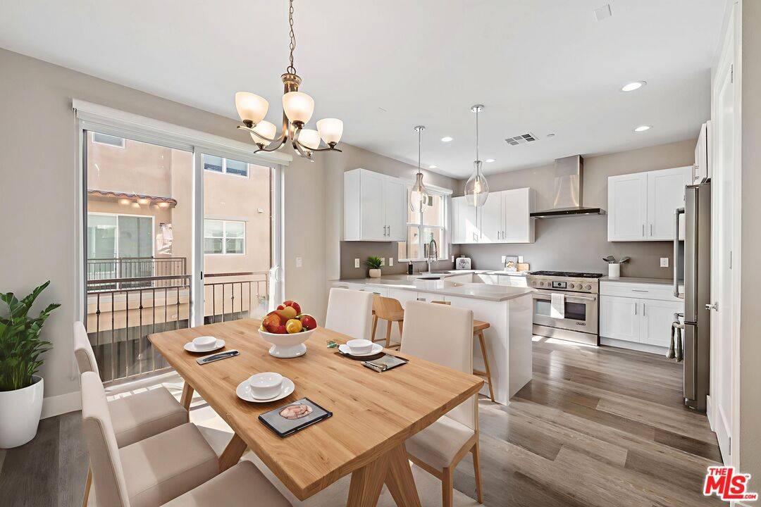 Calabasas, CA 91302,4377 Paxton Place
