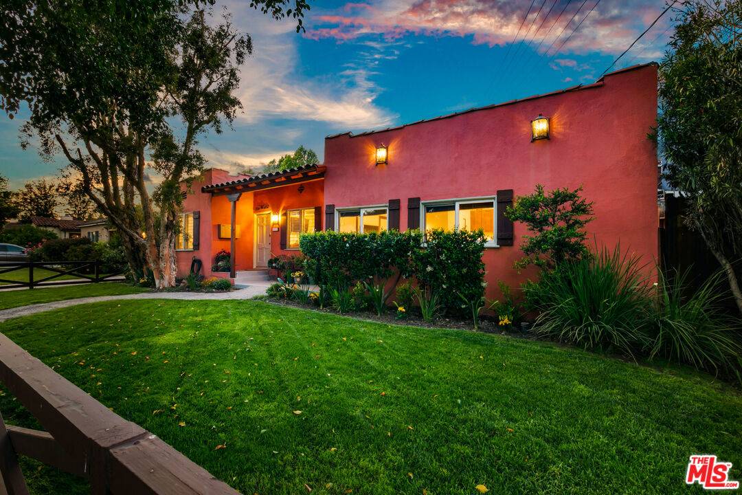 Toluca Lake, CA 91602,10721 AQUA VISTA ST #1