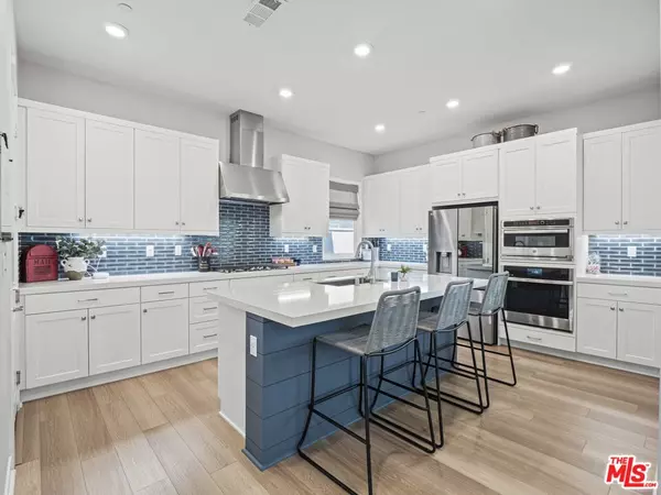 27717 Knoll View Pl, Valencia, CA 91381