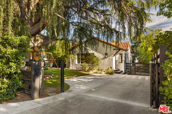 956 Parkman St, Altadena, CA 91001
