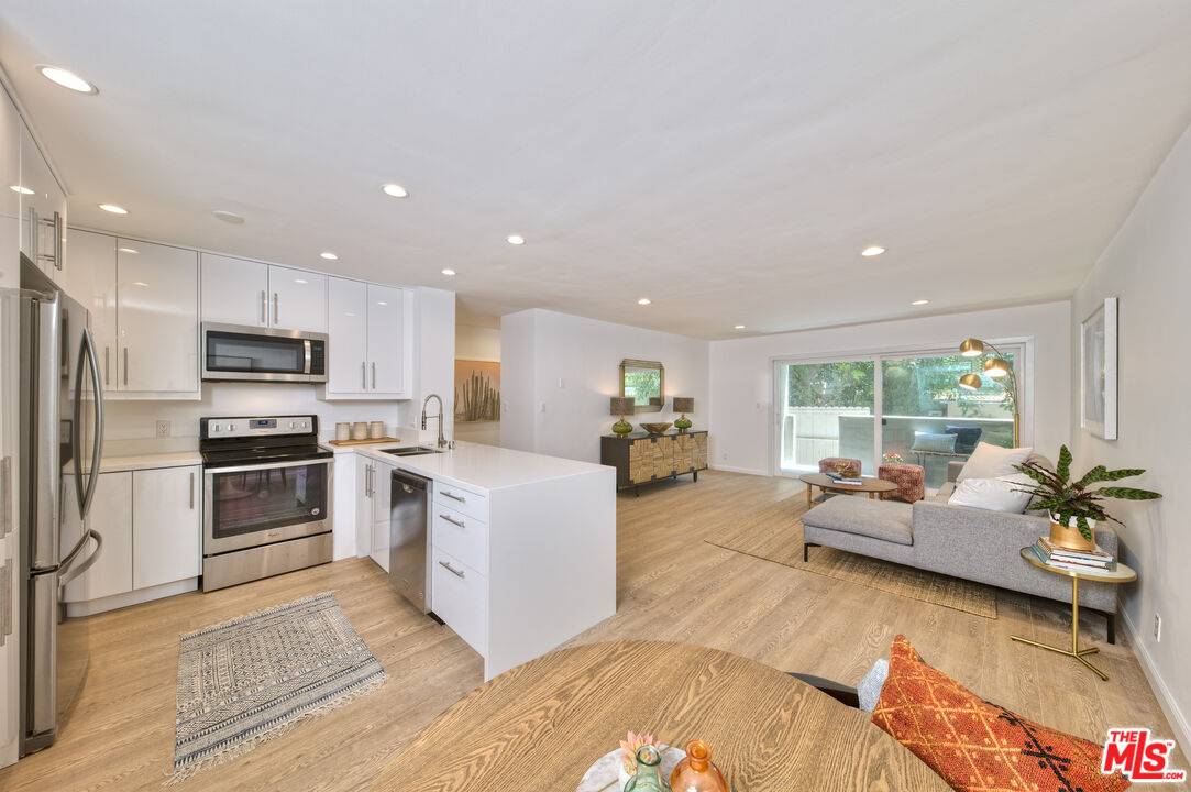 11910 Mayfield Ave #102, Los Angeles, CA 90049