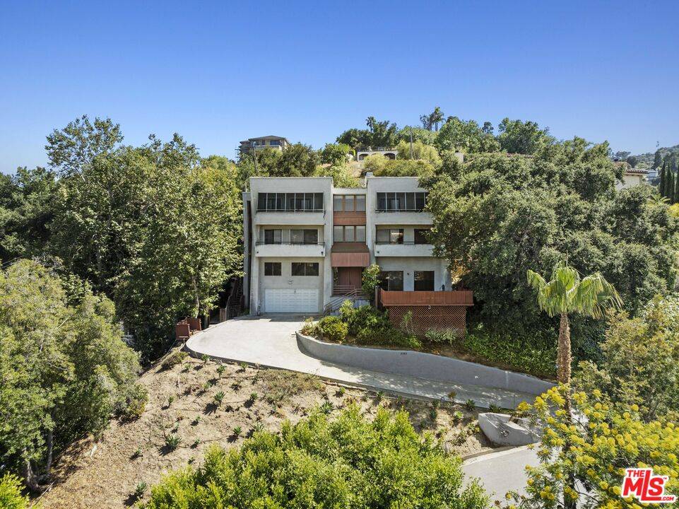 Los Angeles, CA 90068,3740 Multiview Dr