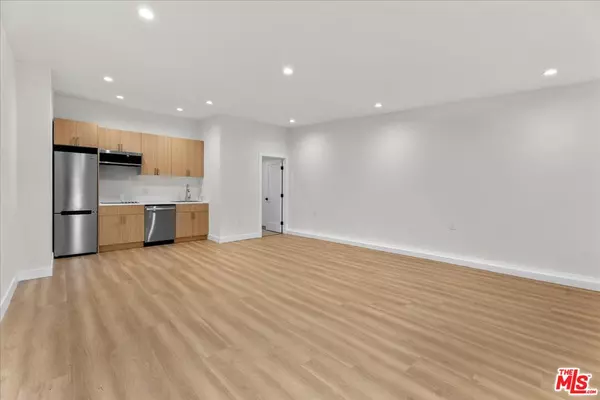 Los Angeles, CA 90034,8644 Venice Blvd