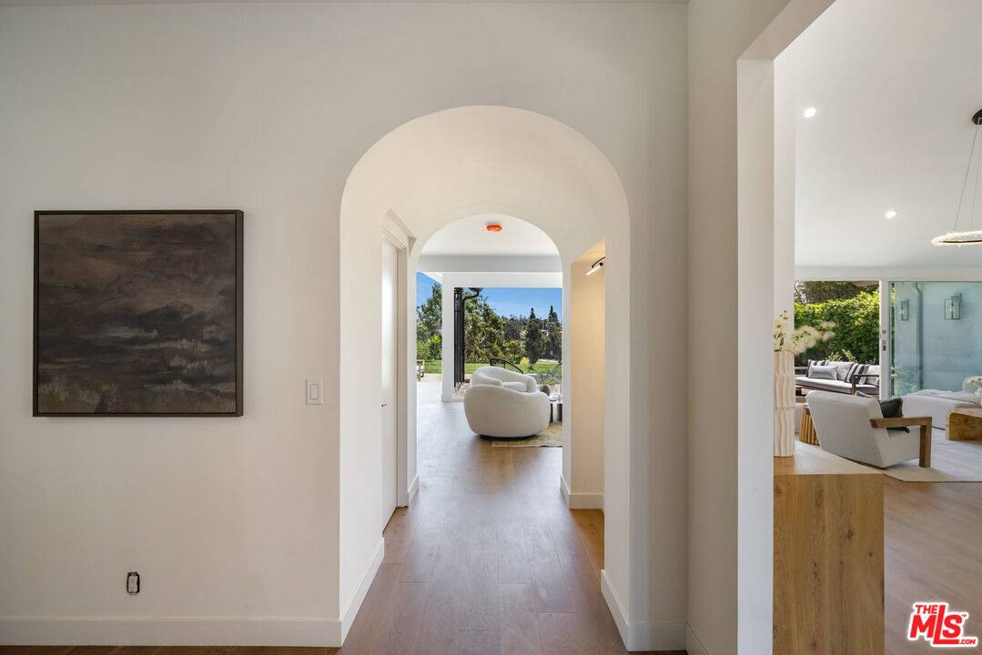 Pacific Palisades, CA 90272,992 Napoli Dr