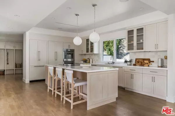 Encino, CA 91436,4405 Estrondo Dr