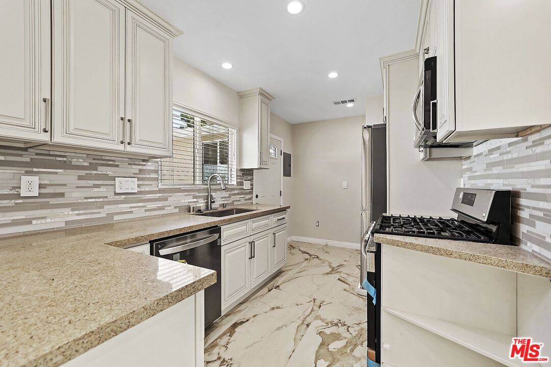 1852 Holmby Ave, Los Angeles, CA 90025