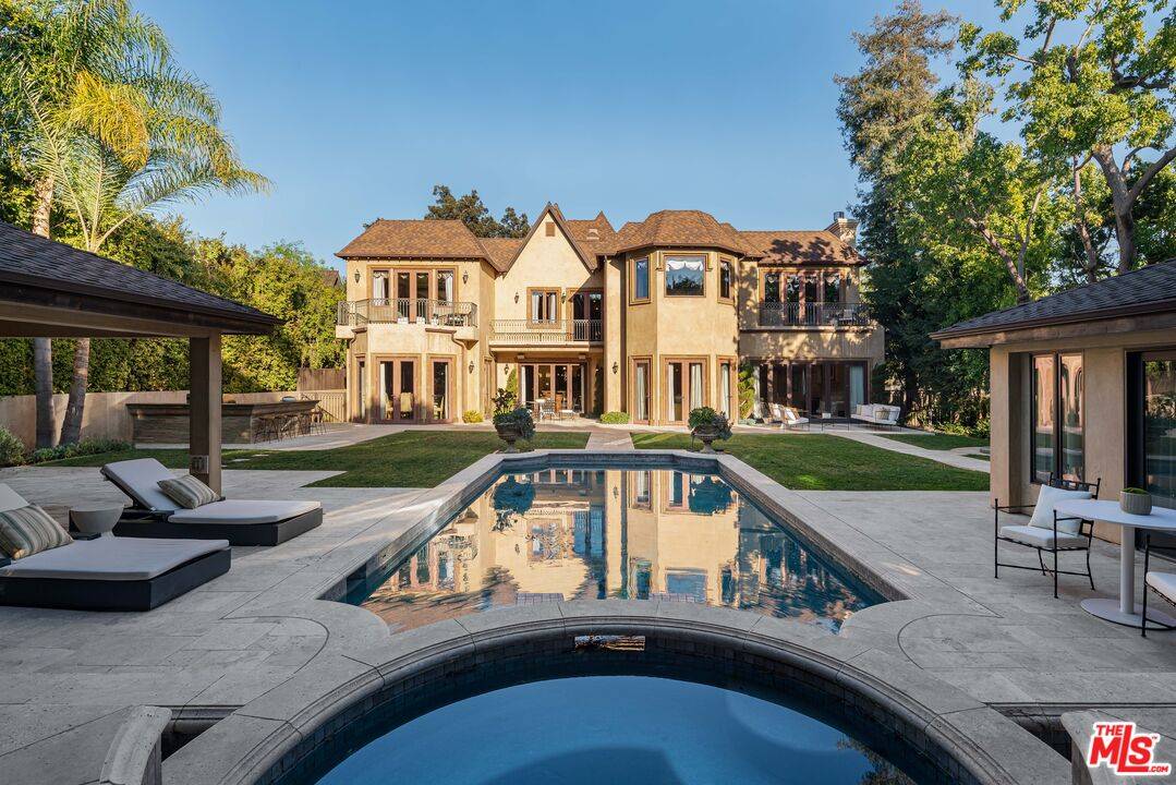 617 N Alpine Dr, Beverly Hills, CA 90210
