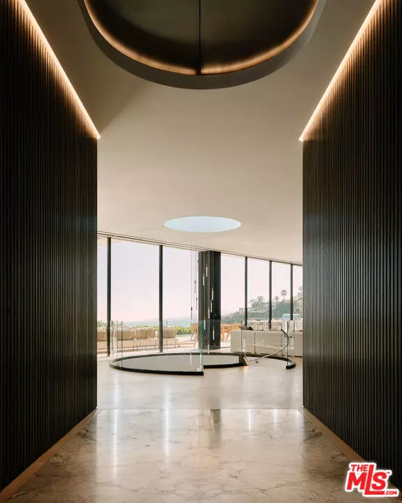 Los Angeles, CA 90069,9259 Robin Dr