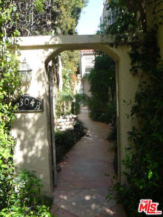 Beverly Hills, CA 90212,S Beverly Dr. Adjacent DR #B