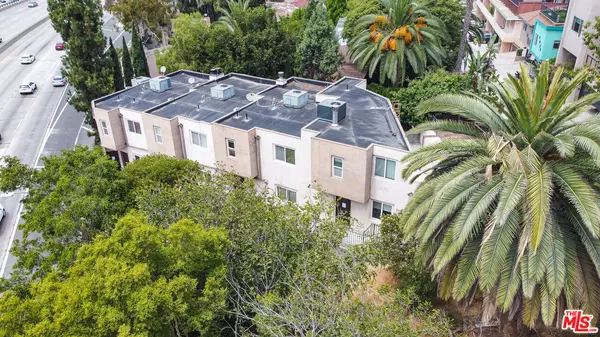 6820 Whitley Ter, Los Angeles, CA 90068