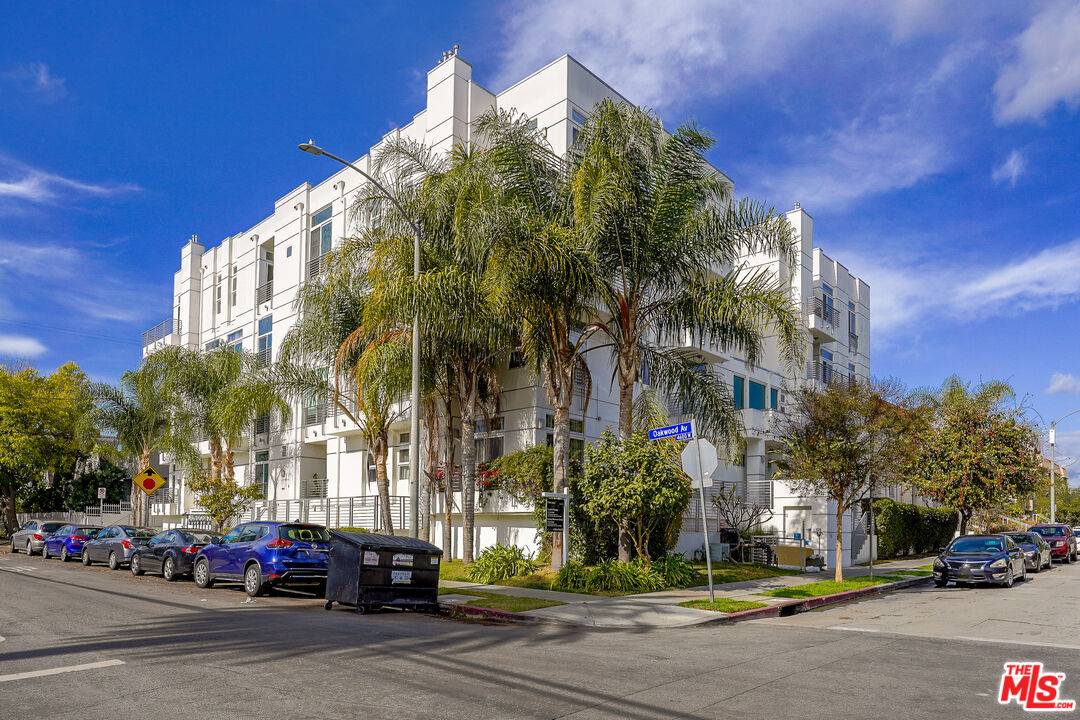 Los Angeles, CA 90004,401 N Serrano Ave #305