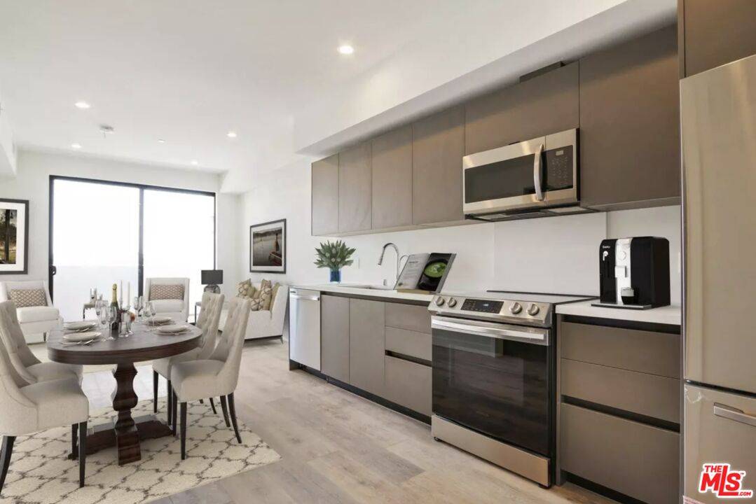 919 S Harvard Blvd #101, Los Angeles, CA 90006
