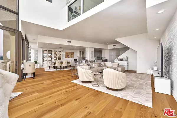 Marina Del Rey, CA 90292,4337 Marina City Dr #PH40