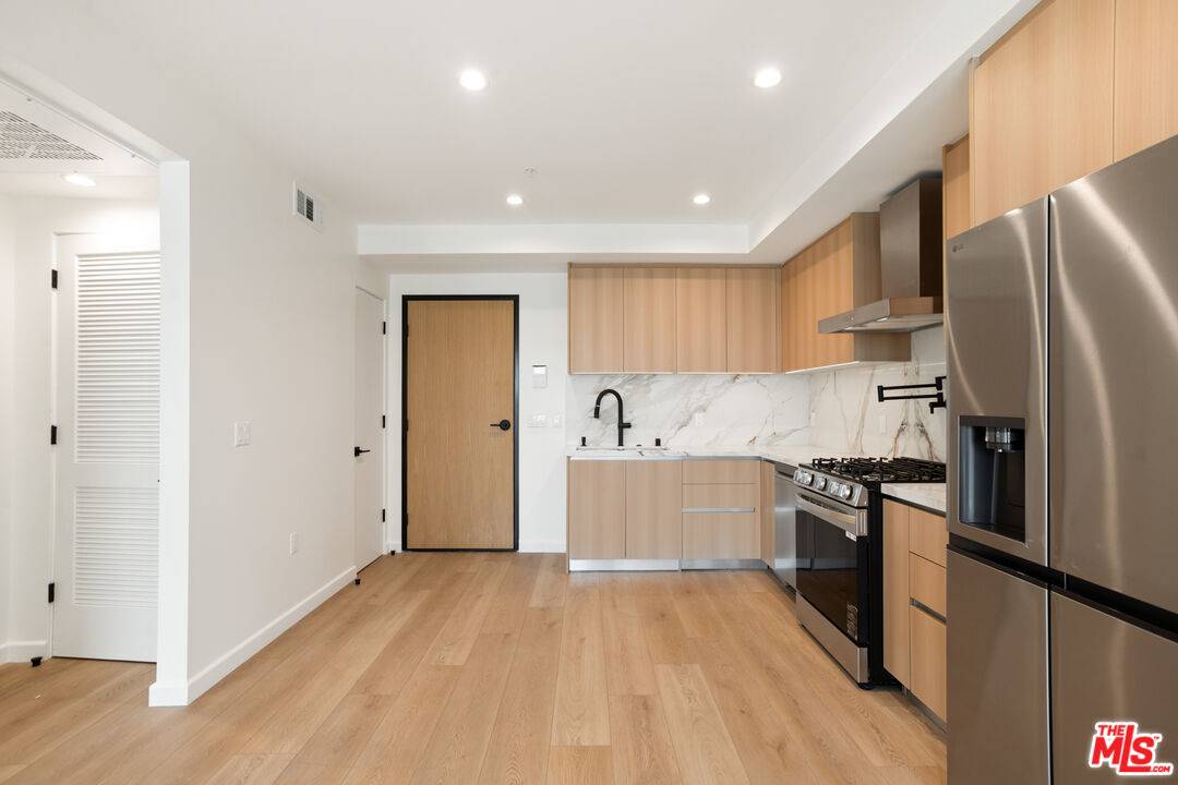 Los Angeles, CA 90035,1414 S Beverly Drive Dr #302