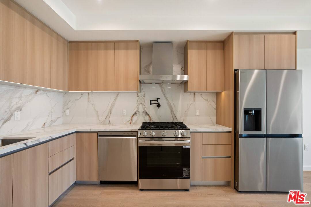 Los Angeles, CA 90035,1414 S Beverly Drive Dr #302