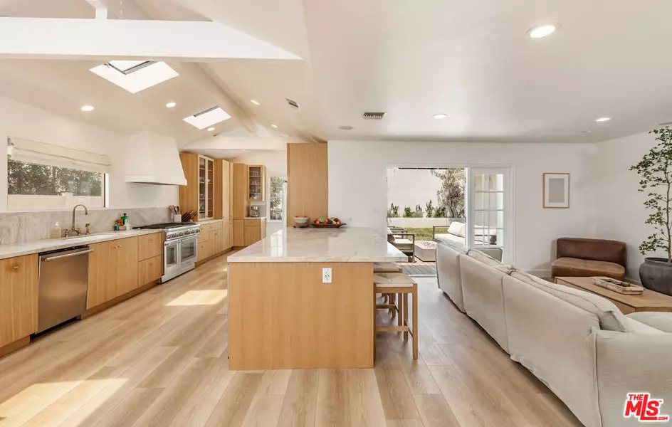 13035 Rose Ave, Los Angeles, CA 90066