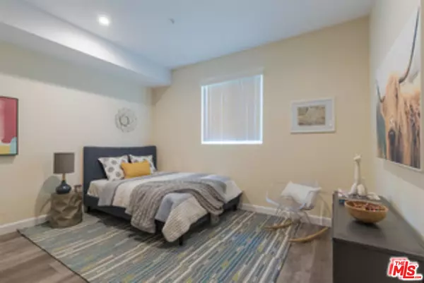 850 S Gramercy Pl #303, Los Angeles, CA 90005