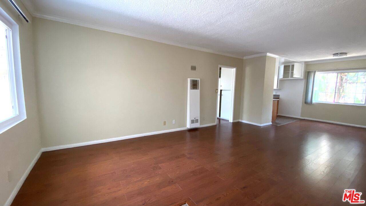 Los Angeles, CA 90020,443 S Wilton Pl #1