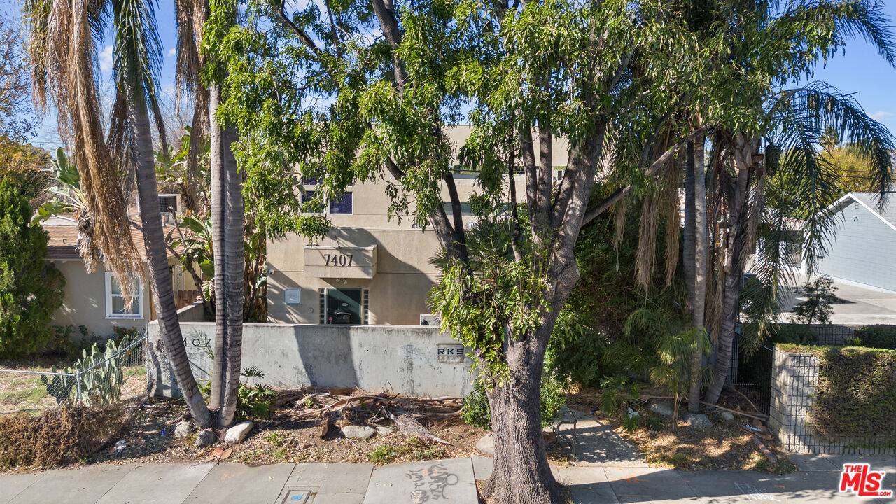 7407 Topanga Canyon Blvd, Canoga Park, CA 91303